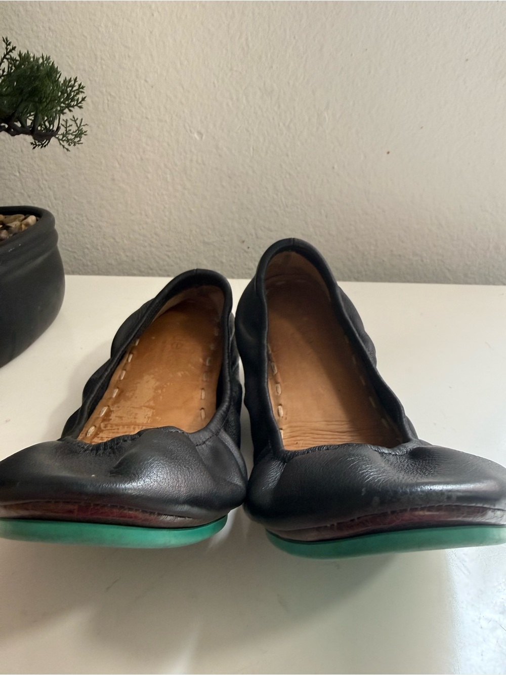 Tieks by gavrieli size 9  Black Leather Ballet Flats with Teal-Trim Sole - Picture 3 of 9